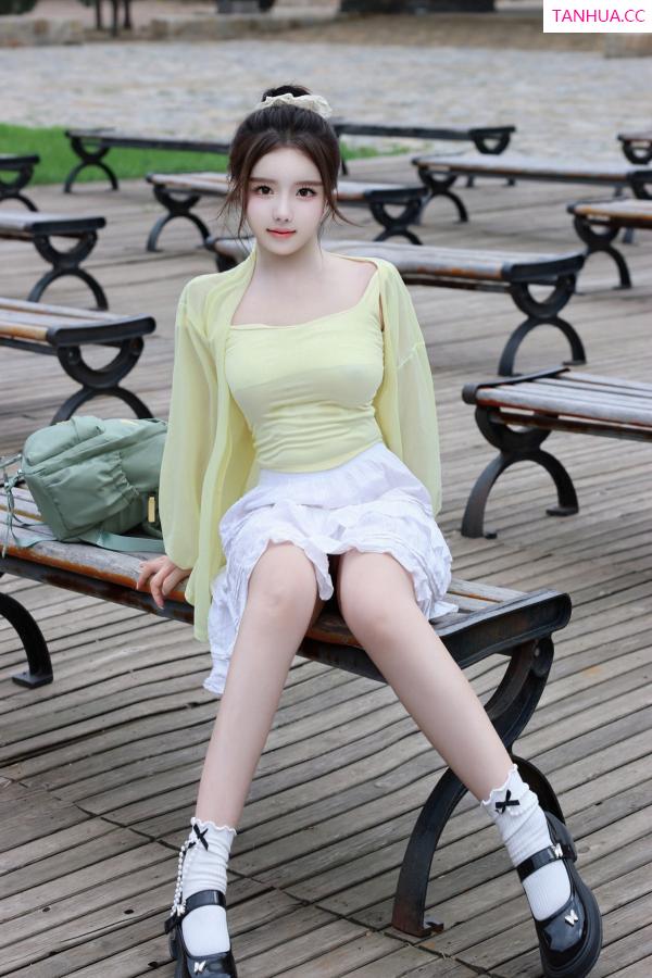   [XiuRen]高清写真图 2024.08.16 No.9024 小薯条nienie 美乳性感第36张图片